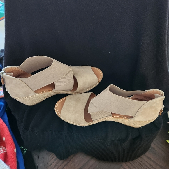 Gentle Souls by Kenneth Cole Colleen Suede Espadrille Wedges - Picture 4 of 8